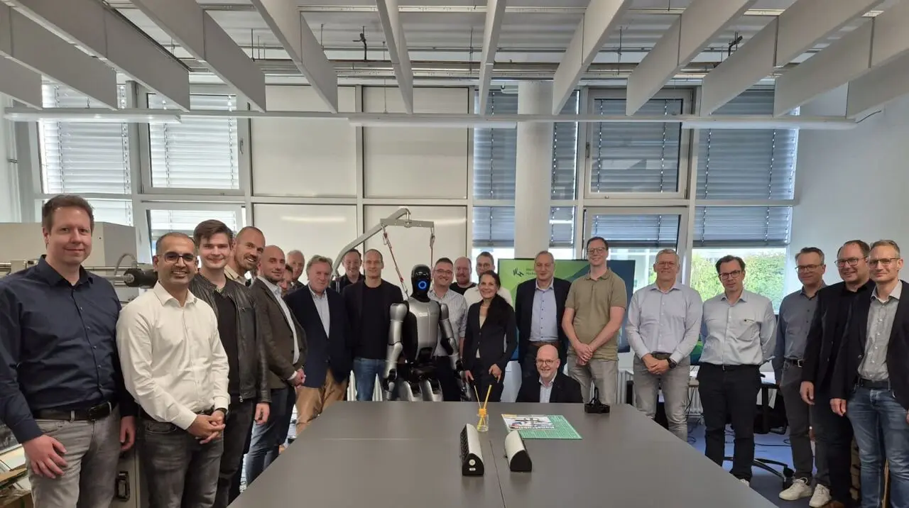 Walker S2 in Bocholt: Humanoider Roboter verbindet Forschung und regionale Wirtschaft